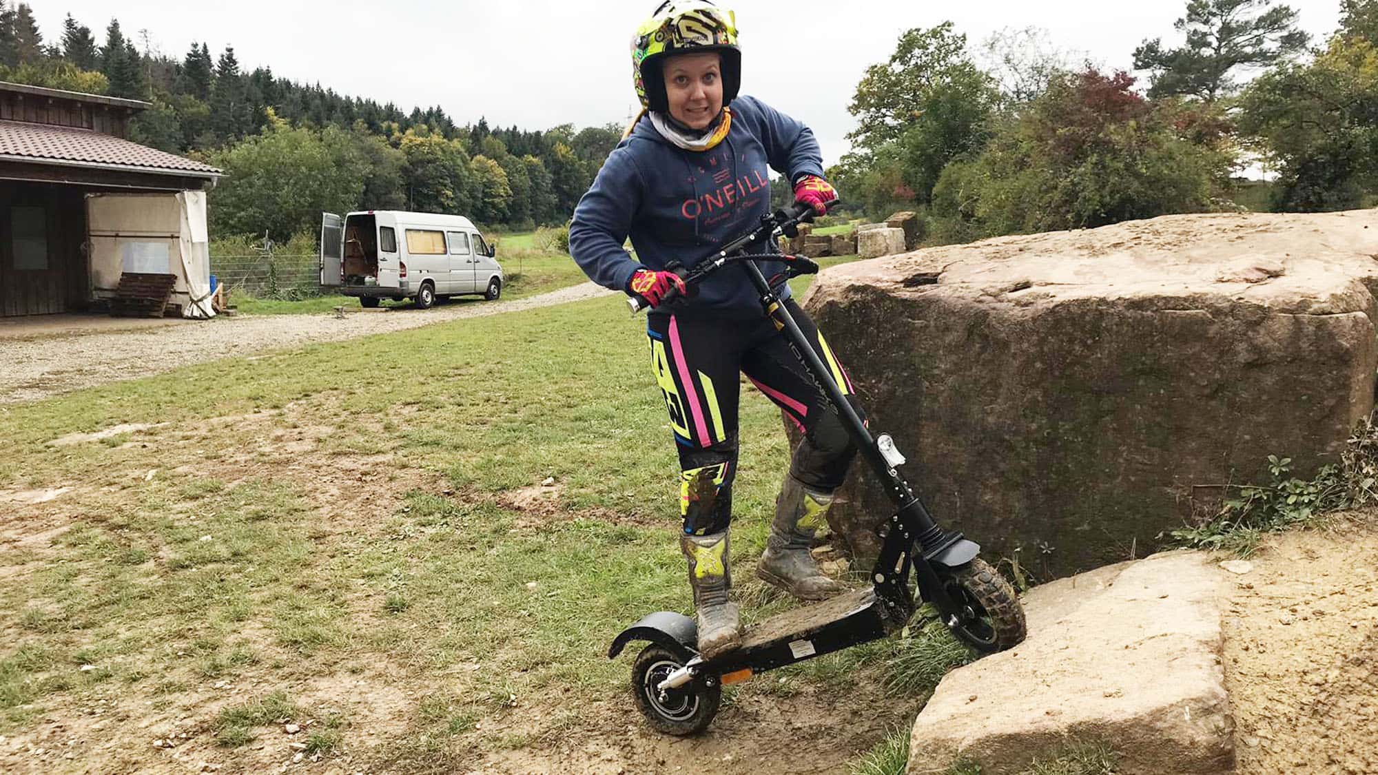 IO Hawk Exit Cross E-Scooter: Tretroller-Test im Gelände