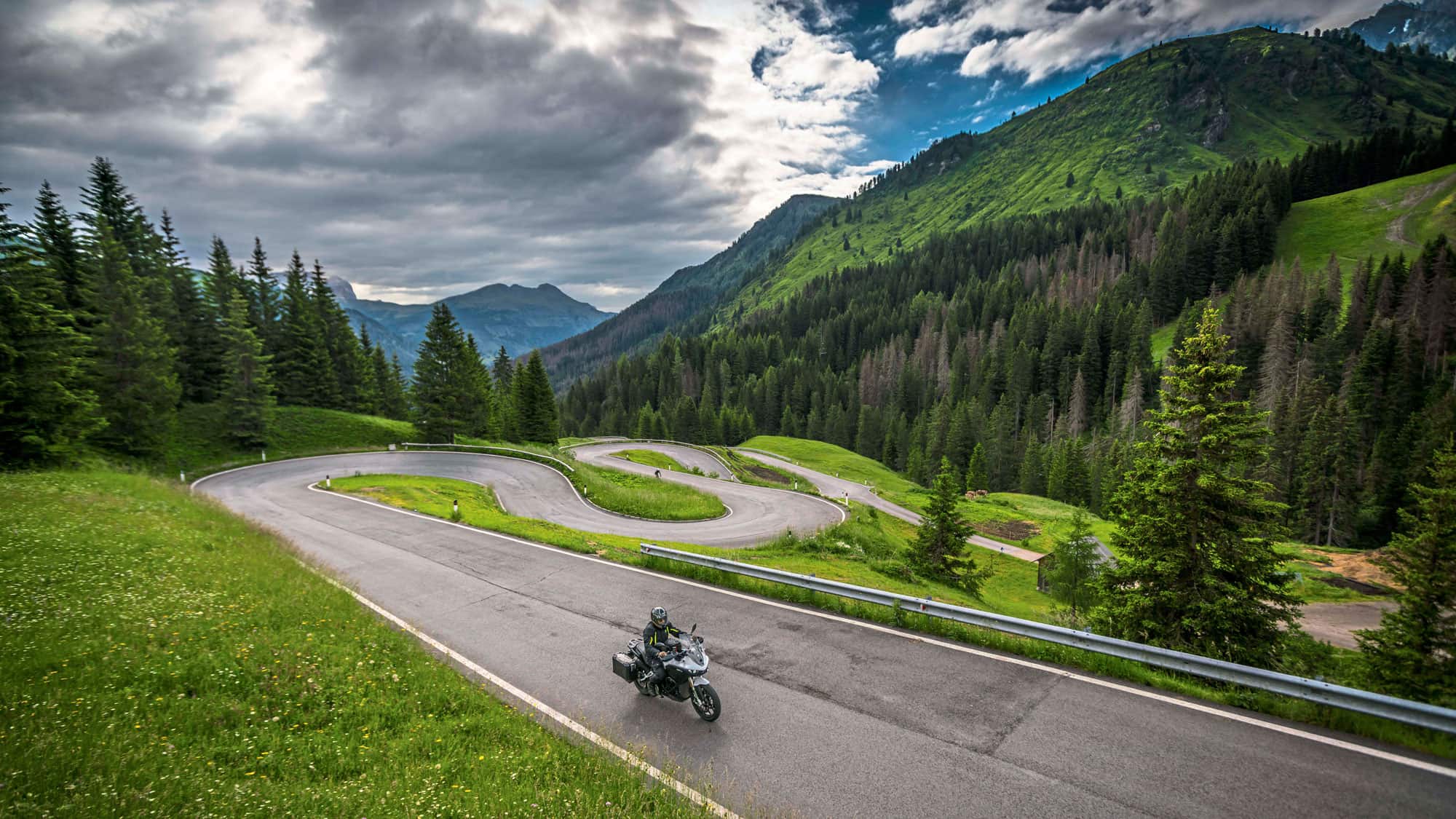Pass-Porträt Passo Pordoi, Italien: Kurvenfest erster Klasse in den Dolomiten