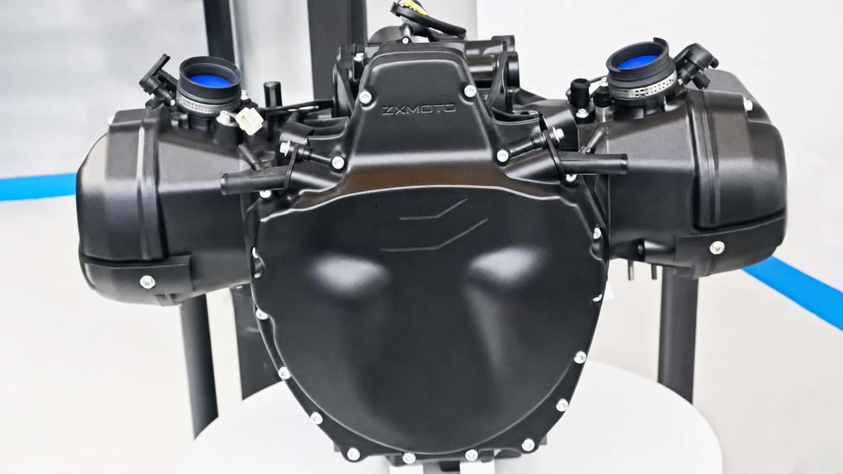 Η ZXMoto ταράζει τα νερά με κινητήρα που θυμίζει έντονα BMW