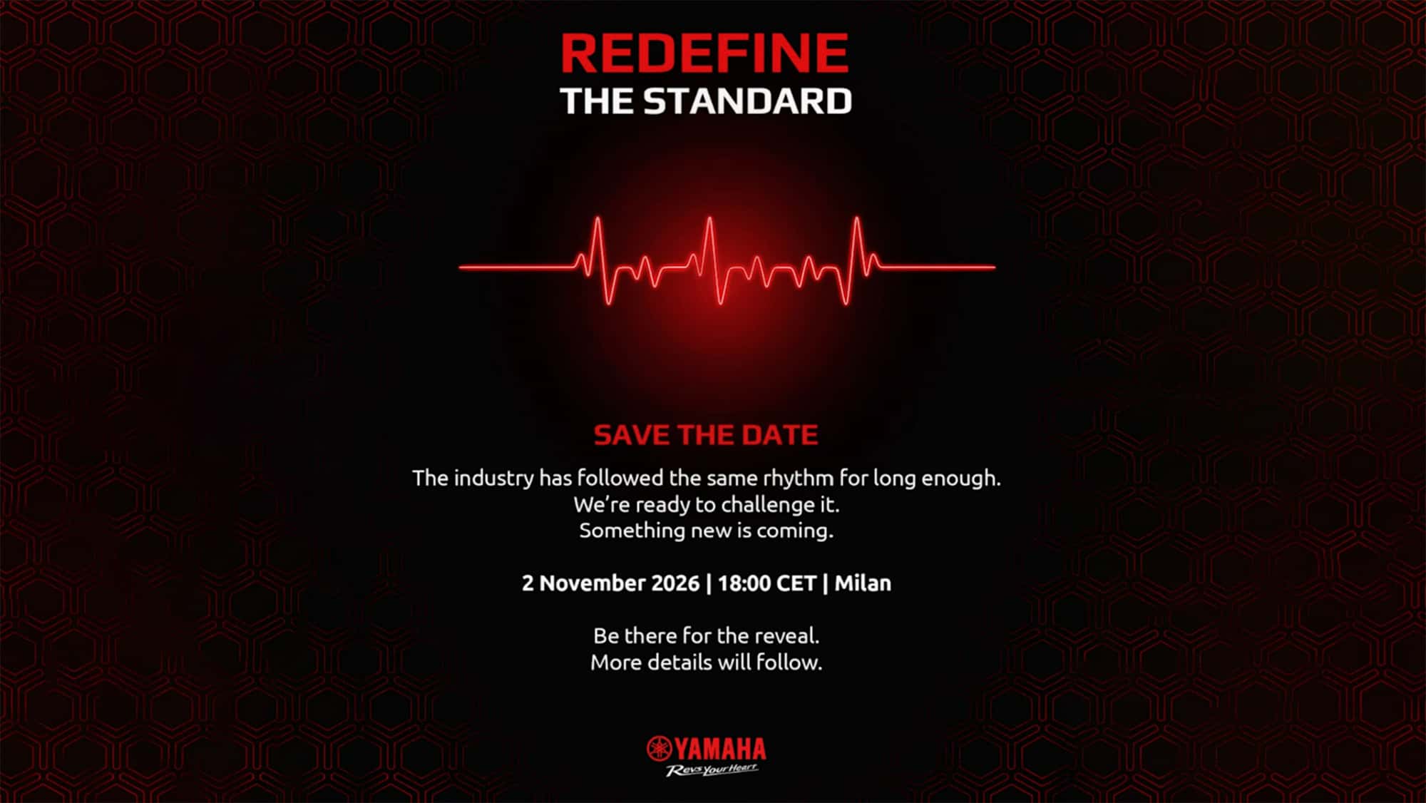 Annonce mystérieuse : le 2 novembre 2026, à l’EICMA, Yamaha entend « redéfinir la norme ». L’image symbolique qui l’accompagne : une pulsation irrégulière, apparemment avec 3 cylindres