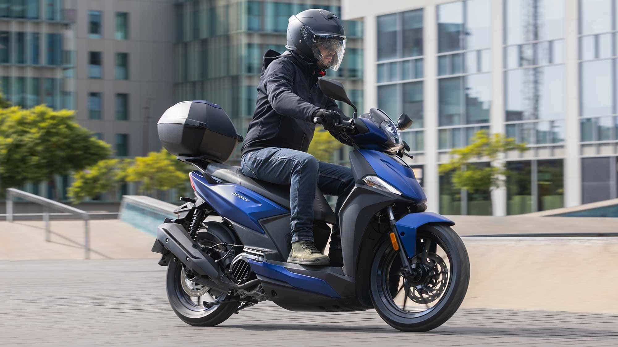 La gamme Kymco s'enrichit du nouveau modèle Agility NX 125i, un scooter à grandes roues conçu pour la ville, qui vient compléter la famille Agility