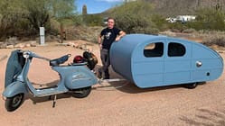 Vespa mit Mini-Wohnwagen 
