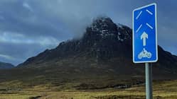 Fahrbahnmarkierungen Schottland