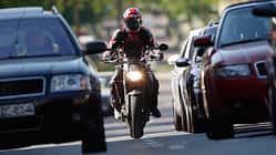 Mit dem Motorrad im Stau