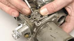 Motorrad-Vergaser richtig reinigen