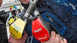 Motorrad tanken, Tankstelle, E10 oder E5 bei Motorrädern