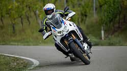 BMW R 1300 GS ASA vs. Honda Africa Twin DCT BMW R 1300 GS ASA vs. Honda Africa Twin DCT