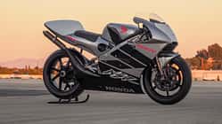 Honda NSR 500 V (1997/001) bei Iconic Motorbikes Auctions