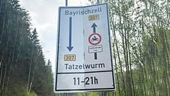 Sudelfeld Motorrad-Fahrverbot Schild (04/2025)