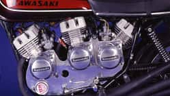 Kawasaki 9-Zylinder-Zweitakt W9 Triple-Triple von Simon Whitelock (Edelbike PS 1999)