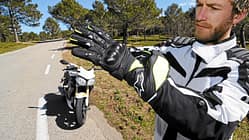 Motorrad-Handschuh-Pflicht