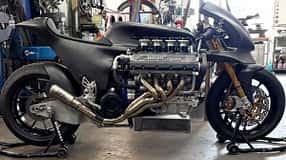 Ferrari Motorrad V8 fährt