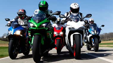 Ducati gegen Suzuki, Kawasaki, Honda und BMW