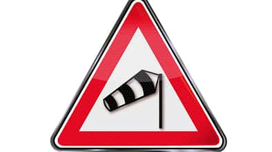 Verkehrsschild Seitenwind