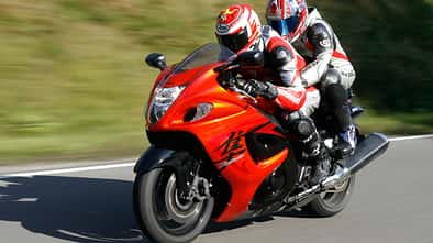 Suzuki Hayabusa mit Sozius.
