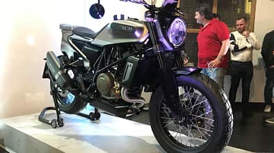 Husqvarna Svartpilen 701 Style.