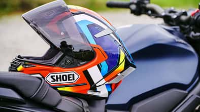 Shoei X-Spirit III mit selbsttönendem Visier