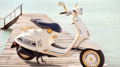 Vespa 946 "Christian Dior".