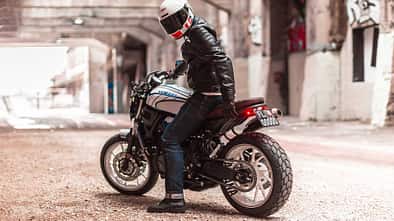 Yamaha XSR 700 Fujin Bobber Garage