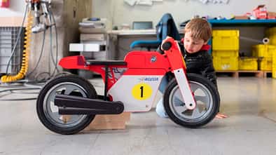 MV Agusta aus Holz Kinderlaufrad