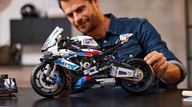 LEGO Technic BMW M 1000 RR