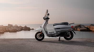 Große Motorroller Lambretta V200 Special