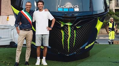 Helm-Denkmal für Valentino Rossi in Pesaro