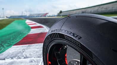 Pirelli Supercorsa V4 SP SC 2023