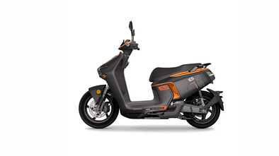 CSC ES5 Elektroroller  125er-Klasse  3 Wechselakkus