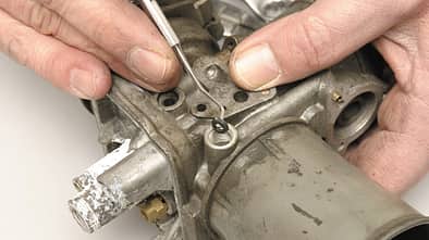 Motorrad-Vergaser richtig reinigen