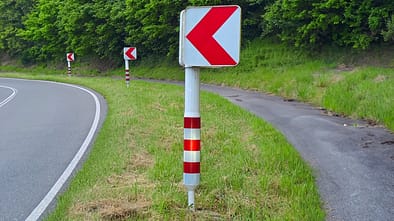 Kurvenleittafeln Sicherheit Motorradunfall