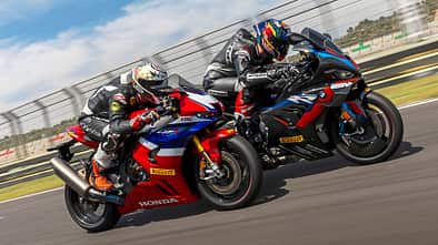 BMW M 1000 RR, Honda CBR 1000 RR-R Fireblade SP Track-Test