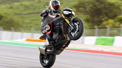 Die besten Wheelie-Bikes Triumph Speed Triple 1200 RS