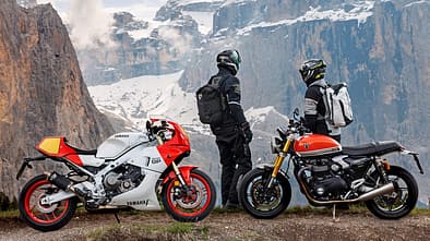 Alpen-Masters Modern Classic Test Yamaha XSR 900 SP und Triumph Speed Twin 1200 RS 