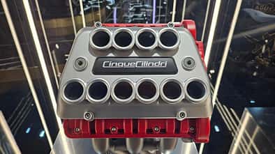 VR5-Motor von MV Agusta Fünfzylinder mit Square-Architektur