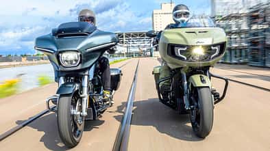 Harley-Davidson Street Glide, Indian Challenger Dark Horse 112 PowerPlus Vergleichstest