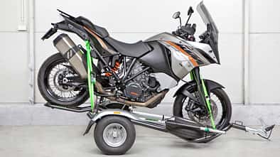 Motorrad sicher verladen, Motorrad-Anhänger, Motorrad-Transport, verzurren