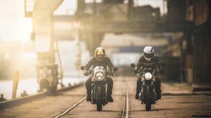 Kawasaki W 800 Cafe vs. Royal Enfield Continental GT 650