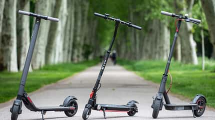 E-Scooter Elektro Tretroller Test Vergleich BMW X2 City Metz Moover Xiaomi M365 Moovi Ninebot ES2