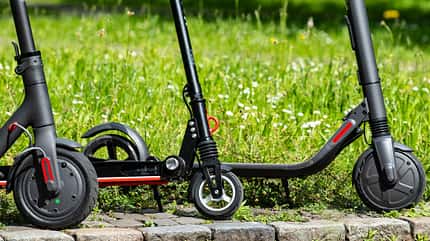 E-Scooter Elektro Tretroller Test Vergleich BMW X2 City Metz Moover Xiaomi M365 Moovi Ninebot ES2