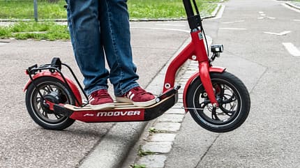 E-Scooter Elektro Tretroller Test Vergleich BMW X2 City Metz Moover Xiaomi M365 Moovi Ninebot ES2