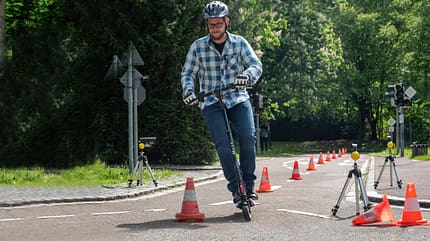 E-Scooter Elektro Tretroller Handling Vergleich Xiaomi Mi M365