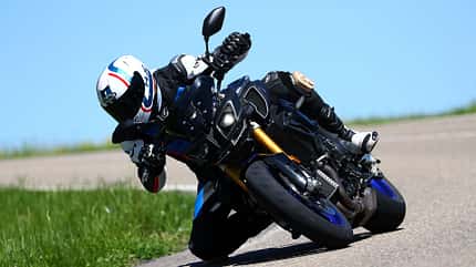 naked bikes Yamaha MT-10 SP