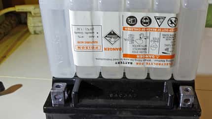 Säurebatterie Befüllung Säurebatterie Befüllung
