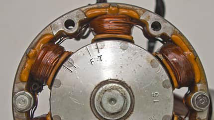Permanentmagnet auf der Kurbelwelle Permanentmagnet auf der Kurbelwelle