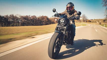 Motorrad-Neuzulassungen auf Frauen Honda CMX 500 Rebel