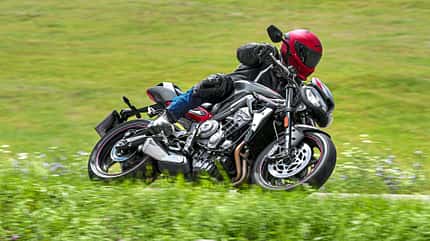 Mittelklasse Naked Bikes Test KTM 790 Duke BMW F 900 R Triumph Street Triple R Mittelklasse Naked Bikes Test