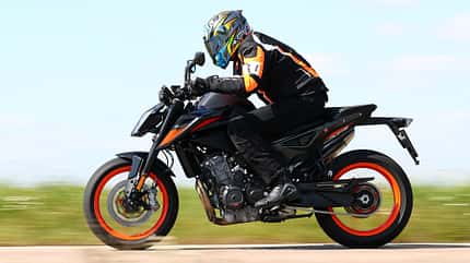 Mittelklasse Naked Bikes Test KTM 790 Duke BMW F 900 R Triumph Street Triple R Mittelklasse Naked Bikes Test