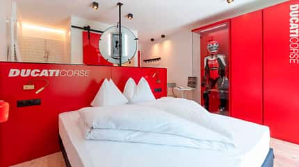 Al Plan Hotel Motorrad-Themenzimmer Al Plan Hotel Motorrad-Themenzimmer