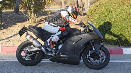11/2021, KTM RC8 Straßenversion Erlkönig KTM RC8 Straßenversion Erlkönig